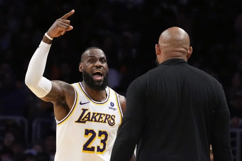 LeBron’s Outburst: Lakers Coach Ignores Challenge Request